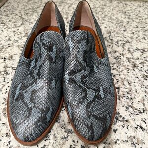 Lucky Brand Gray Snakeskin Loafers